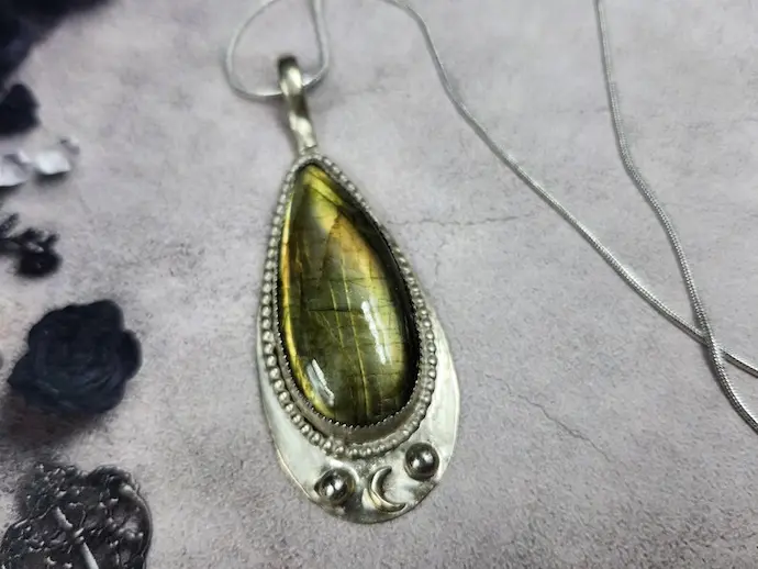 Golden Moonkeeper Labradorite Pendant